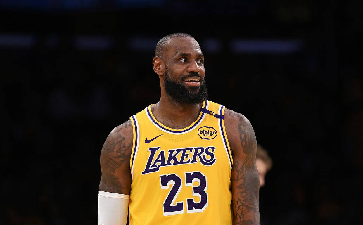 NBA交易传闻：比尔·西蒙斯提议用勒布朗·詹姆斯交换科怀·伦纳德