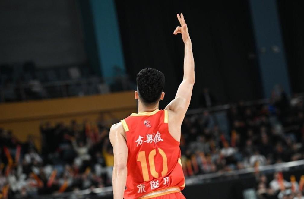 上海夺冠在望？顶级后卫登场，广厦危机现