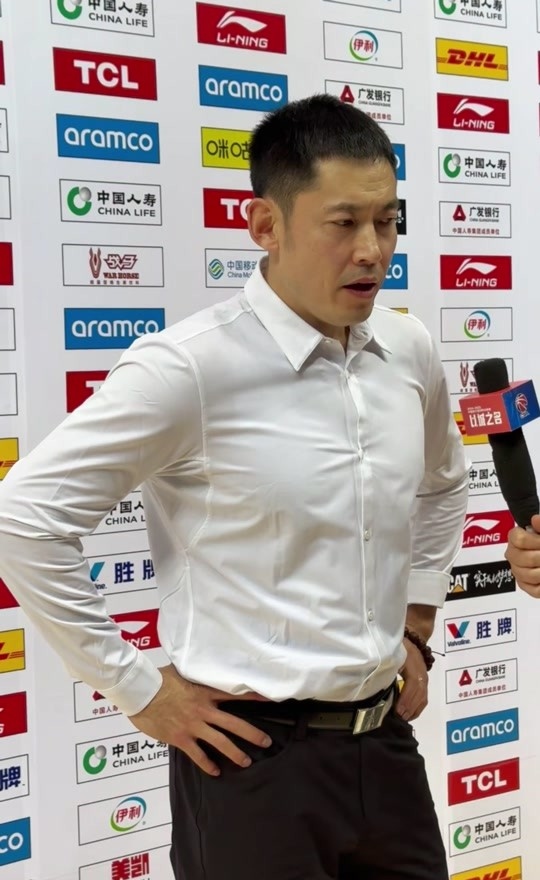 闵鹿蕾因个人原因辞职聘请张庆鹏担任主教练