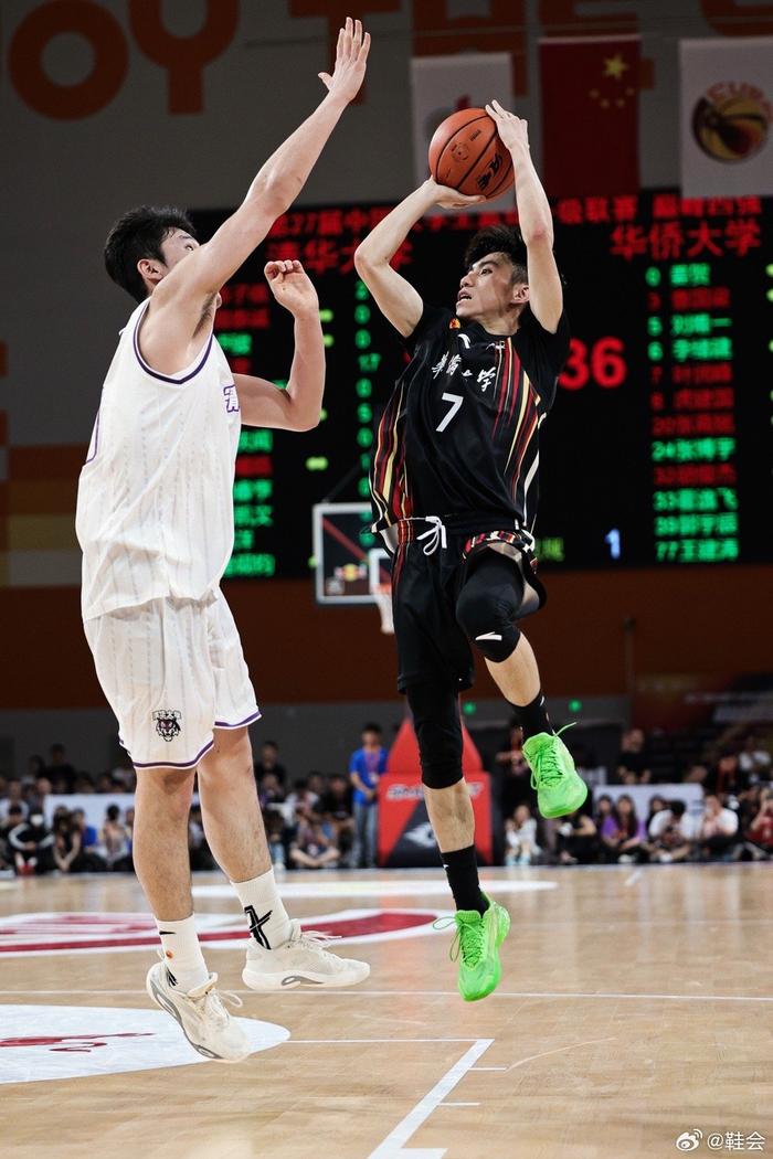 关于叶润峰全场16中4，三分14中2得到10分3板2助1抢断的信息